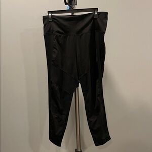 Tangerine Black Cropped Leggings